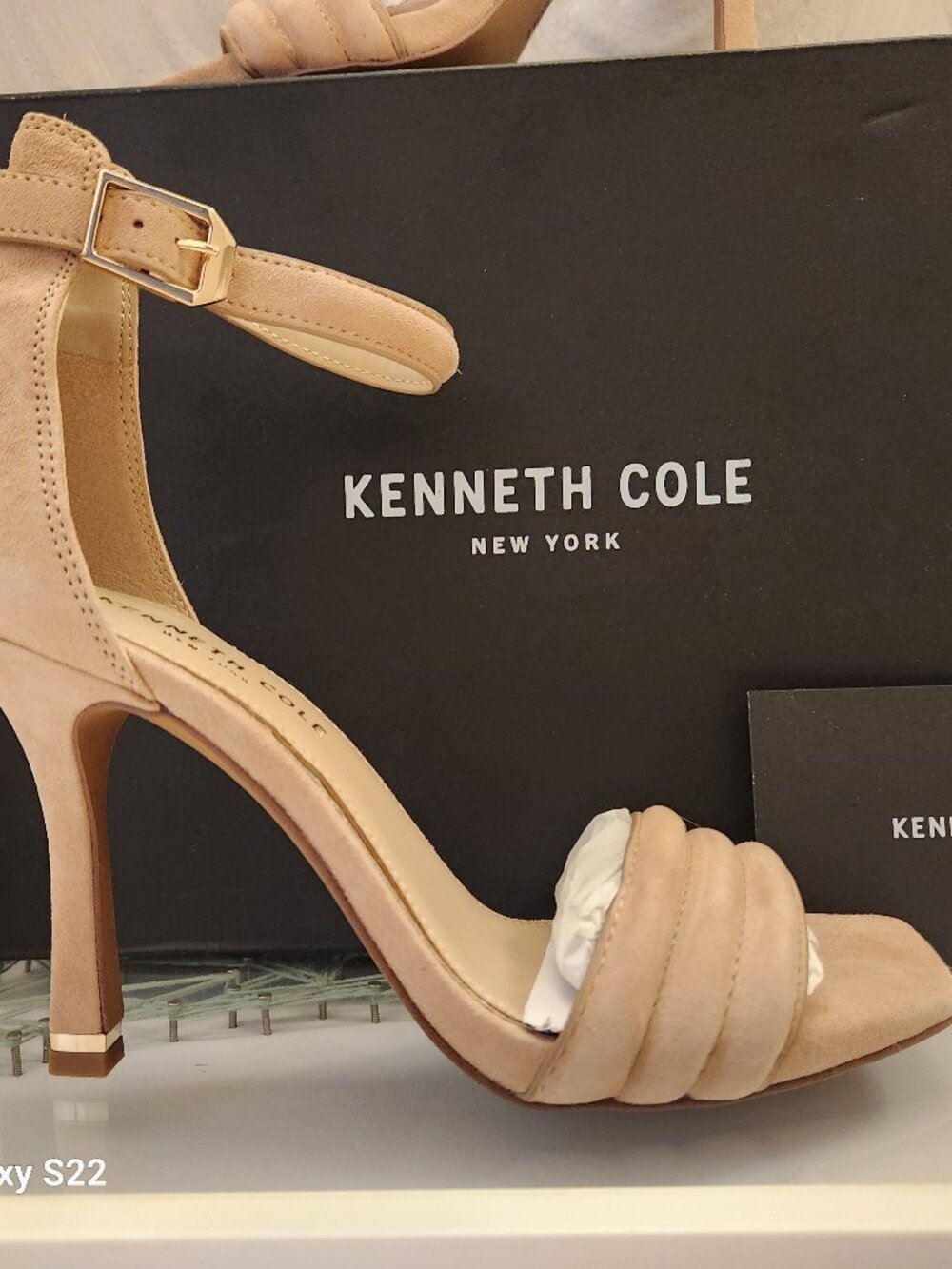 Kenneth Cole NY "Hart" Buff Suede Heeled sandals. NIB. Size 6.5